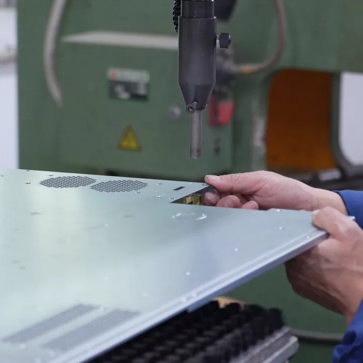Cubierta de pantalla LCD para exteriores de acero galvanizado resistente a la intemperie
